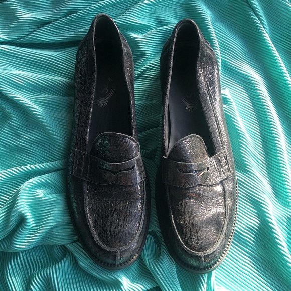 Tods Penny Loafers Black Textured Leather Rubber Sole